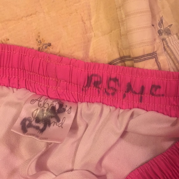 Hot pink running shorts - Picture 2 of 3